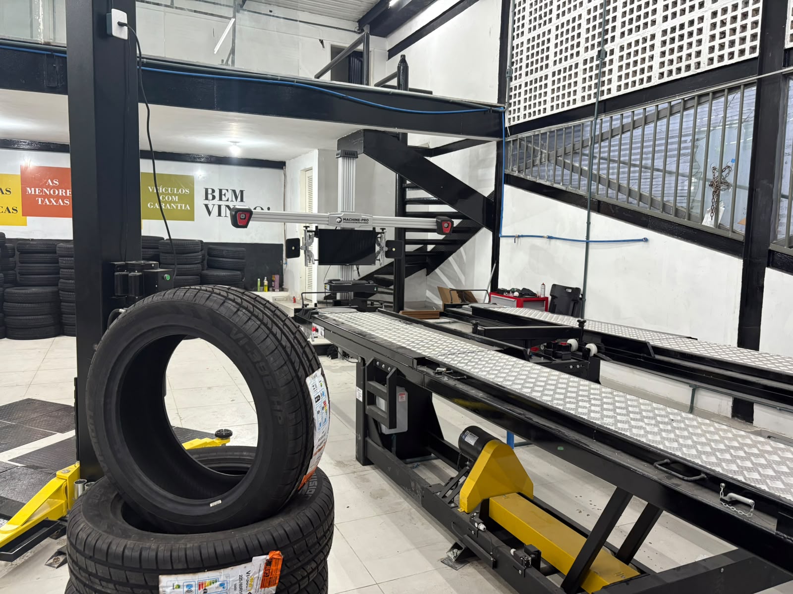 Equipamento de alinhamento da Prime Pneus
